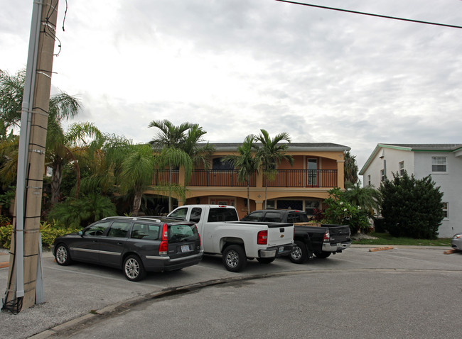 Coconut Villas of Dunedin in Dunedin, FL - Building Photo - Building Photo