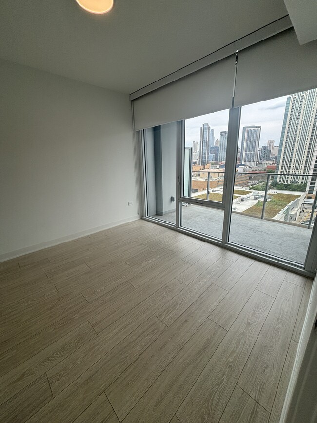 740 W Fulton St, Unit 2202 in Chicago, IL - Building Photo - Building Photo