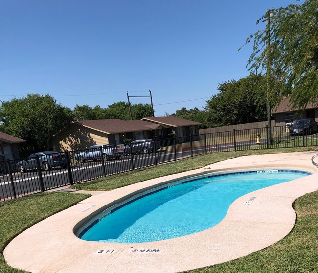 Carroll Lane Apartments in Corpus Christi, TX - Building Photo - Building Photo