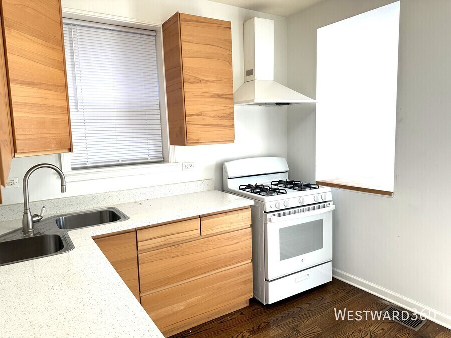 2102 N Springfield Ave in Chicago, IL - Building Photo