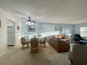 4575 Cove Cir in St. Petersburg, FL - Building Photo - Building Photo