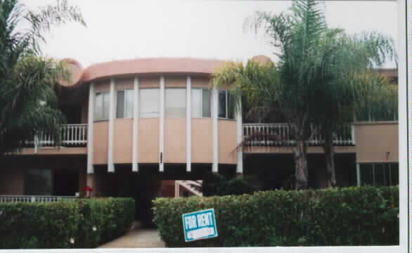 210 S Helix Ave in Solana Beach, CA - Building Photo