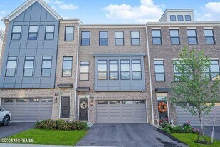 22 Edmund Wy in Middletown, NJ - Building Photo