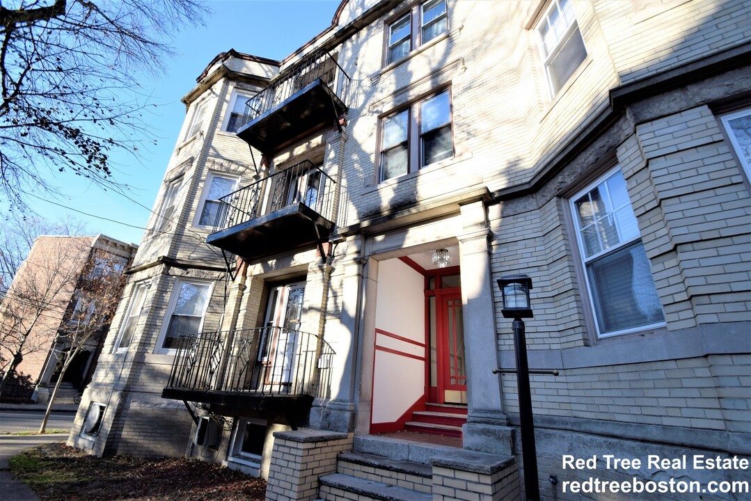 81 Gibbs St, Unit 2 in Brookline, MA - Foto de edificio