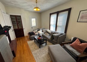 211 Holland St, Unit 2 in Somerville, MA - Building Photo