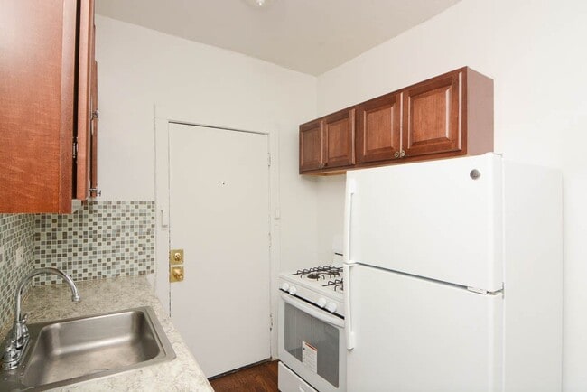 931 W Sunnyside Ave in Chicago, IL - Foto de edificio - Building Photo