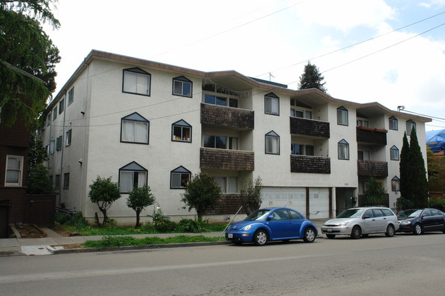 Parker Villa Apartments in Berkeley, CA - Building Photo - Building Photo