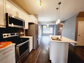 8209-8217 217 St NW in Edmonton, AB - Building Photo - Building Photo