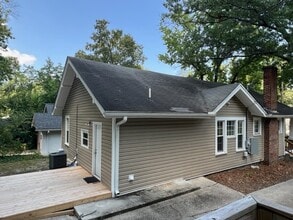 1809 Walker Ave in Greensboro, NC - Foto de edificio - Building Photo