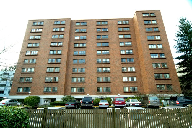 Meridian Manor in Seattle, WA - Foto de edificio - Building Photo