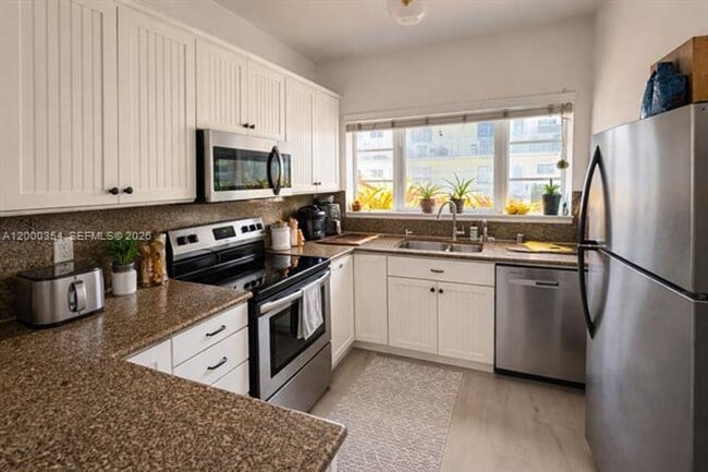 701 Meridian Ave in Miami Beach, FL - Building Photo - Building Photo