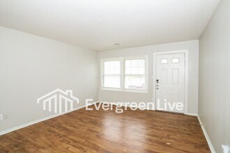 9209 Meadowglen Dr in Cincinnati, OH - Building Photo - Building Photo