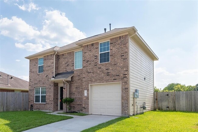 672 Fallow Ln in Alvin, TX - Building Photo - Building Photo