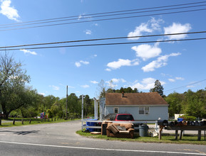 358 Lakehurst Rd in Browns Mills, NJ - Building Photo - Building Photo