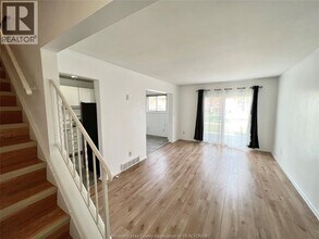 1800 Columbia Ct in Windsor, ON - Building Photo - Building Photo
