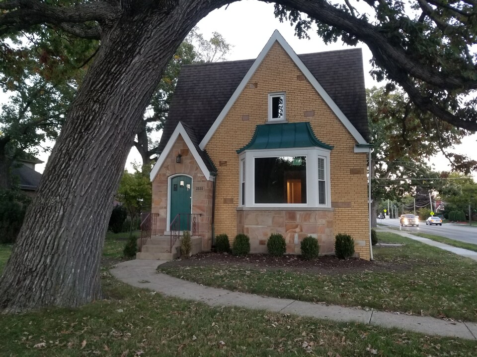 2535 Lewe Ct in North Riverside, IL - Foto de edificio