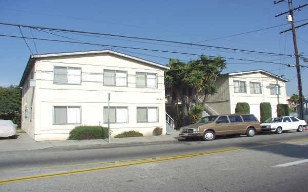 3243 E 10th St in Long Beach, CA - Foto de edificio - Building Photo