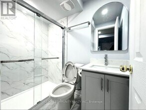 54 Whitewater St in Whitby, ON - Building Photo - Building Photo