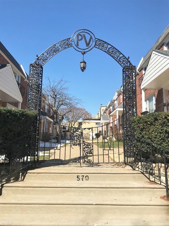 570 N 23rd St-Unit -Apt 9A in Philadelphia, PA - Building Photo