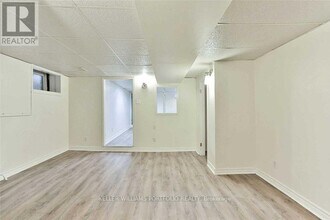 98 Uxbridge Ave in Toronto, ON - Building Photo - Building Photo