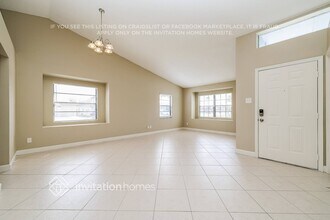 1503 Attleboro Ln in Brandon, FL - Foto de edificio - Building Photo