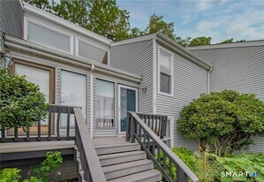 10 Glenview Dr in Cromwell, CT - Building Photo