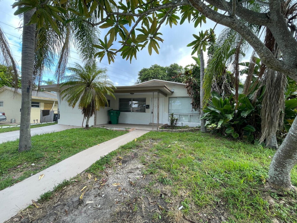 290 SW 9th St in Dania Beach, FL - Building Photo