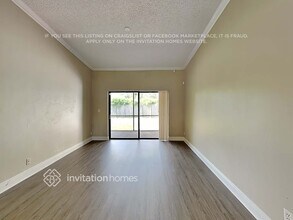 3914 NW 72nd Dr in Coral Springs, FL - Foto de edificio - Building Photo