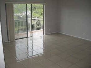 605 S Pine Island Rd in Plantation, FL - Foto de edificio - Building Photo