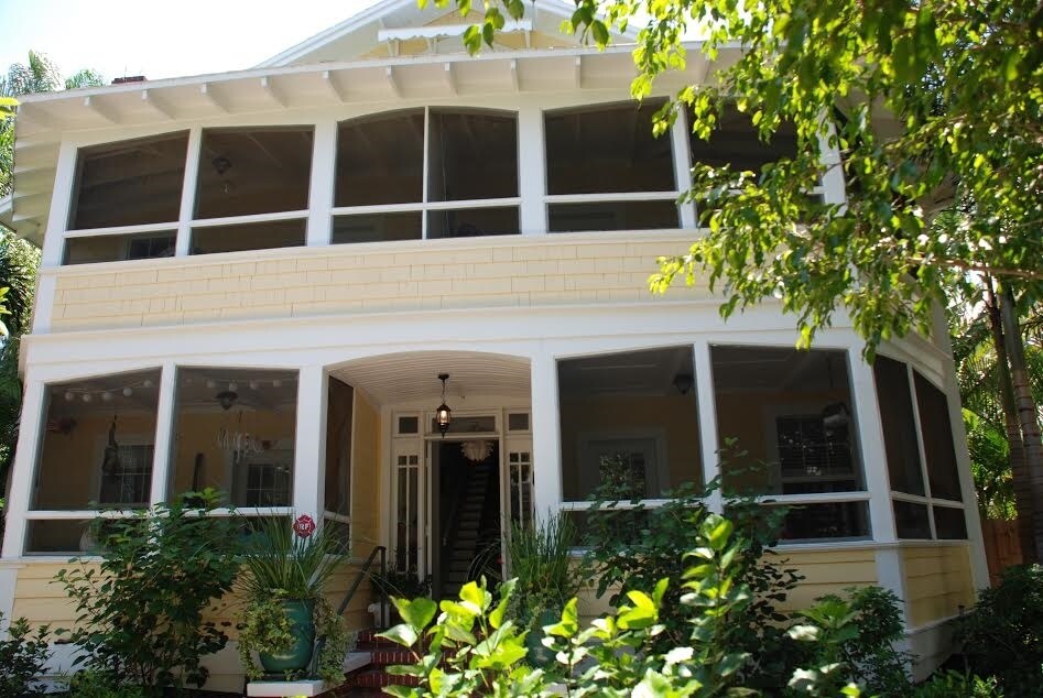 136 18th Ave NE in St. Petersburg, FL - Foto de edificio