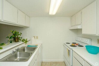 16700 Kuykendahl Rd in Houston, TX - Building Photo - Building Photo