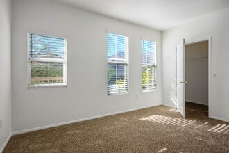 10550 W Alexander Rd in Las Vegas, NV - Foto de edificio - Building Photo