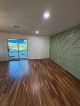 725 Falcon Dr in Waco, TX - Foto de edificio - Building Photo