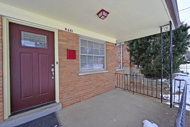 4681 Duneden Ave in Cincinnati, OH - Foto de edificio - Building Photo