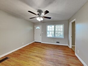 4253 Telida Trail in Snellville, GA - Foto de edificio - Building Photo