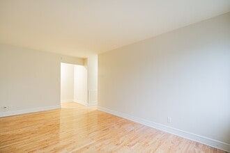 6880-625e 25e Ave in Montréal, QC - Building Photo - Building Photo
