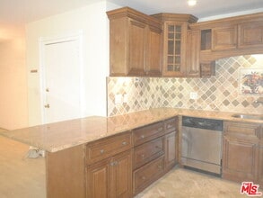 847 5th St-Unit -104 in Santa Monica, CA - Building Photo - Building Photo