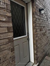 24 Sandino Cres in Brampton, ON - Building Photo - Building Photo