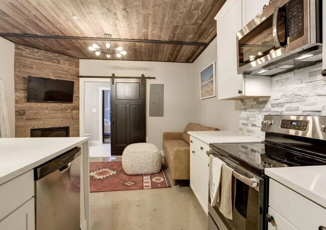12 W Montgomery St in Baltimore, MD - Building Photo - Building Photo