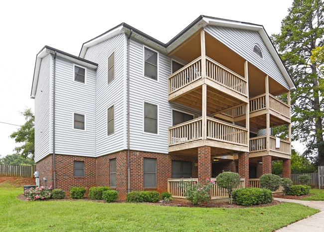 Grove Place- No On-site Office in Charlotte, NC - Building Photo - Building Photo