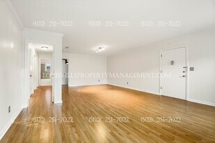 255 Salisbury Square in St Matthews, KY - Building Photo