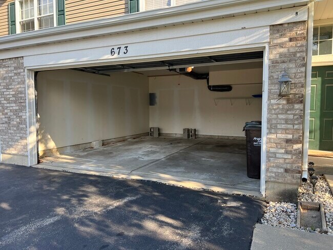673 Savannah Ln in Crystal Lake, IL - Building Photo - Building Photo