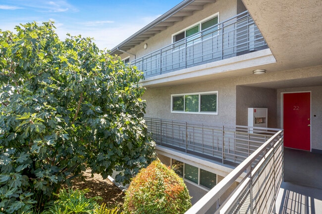 Garfield Apartments in Monterey Park, CA - Foto de edificio - Building Photo