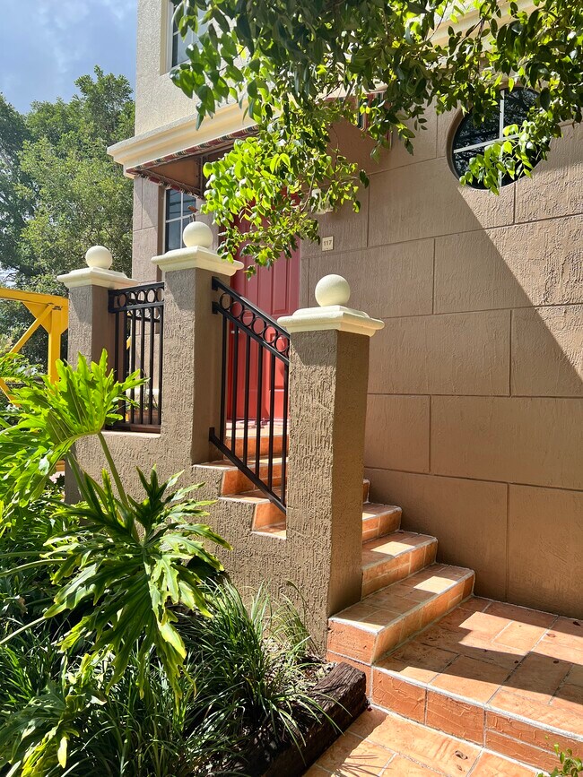 3232 Coral Way Rentals in Miami, FL