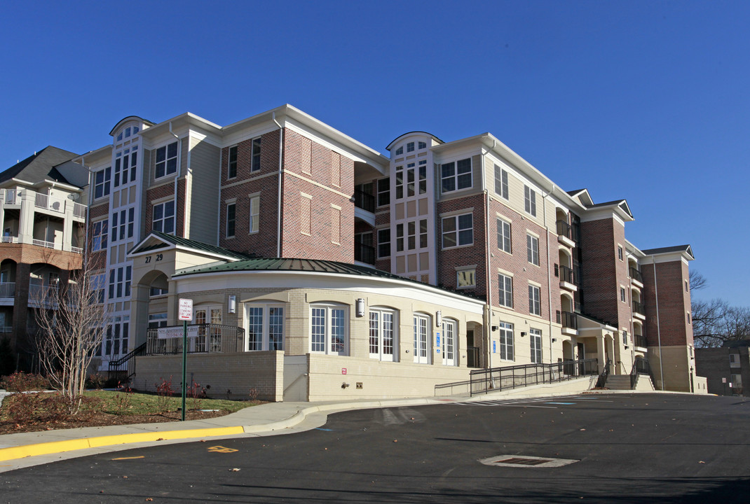 Dunn Loring Metro Apartments in Vienna, VA - Building Photo