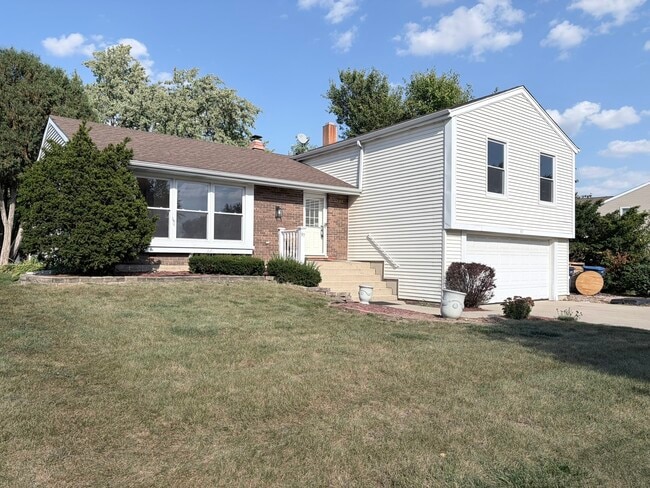97 N Walnut Ln in Schaumburg, IL - Building Photo - Building Photo