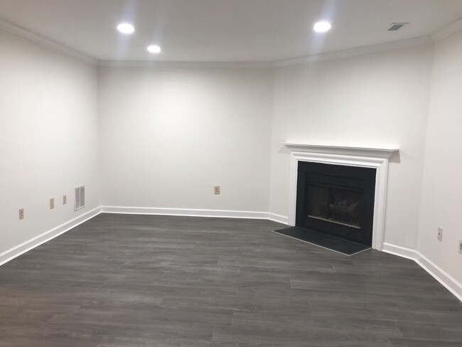 46808 Trumpet Cir, Unit Basement Apartment in Sterling, VA - Building Photo - Building Photo