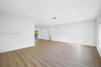 8265 SW 145th St in Palmetto Bay, FL - Building Photo - Building Photo