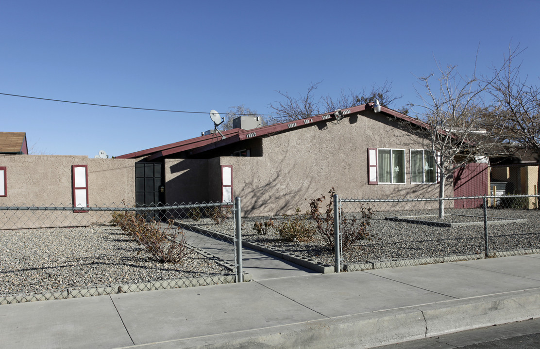 15702-15720 Tern Rd in Victorville, CA - Building Photo