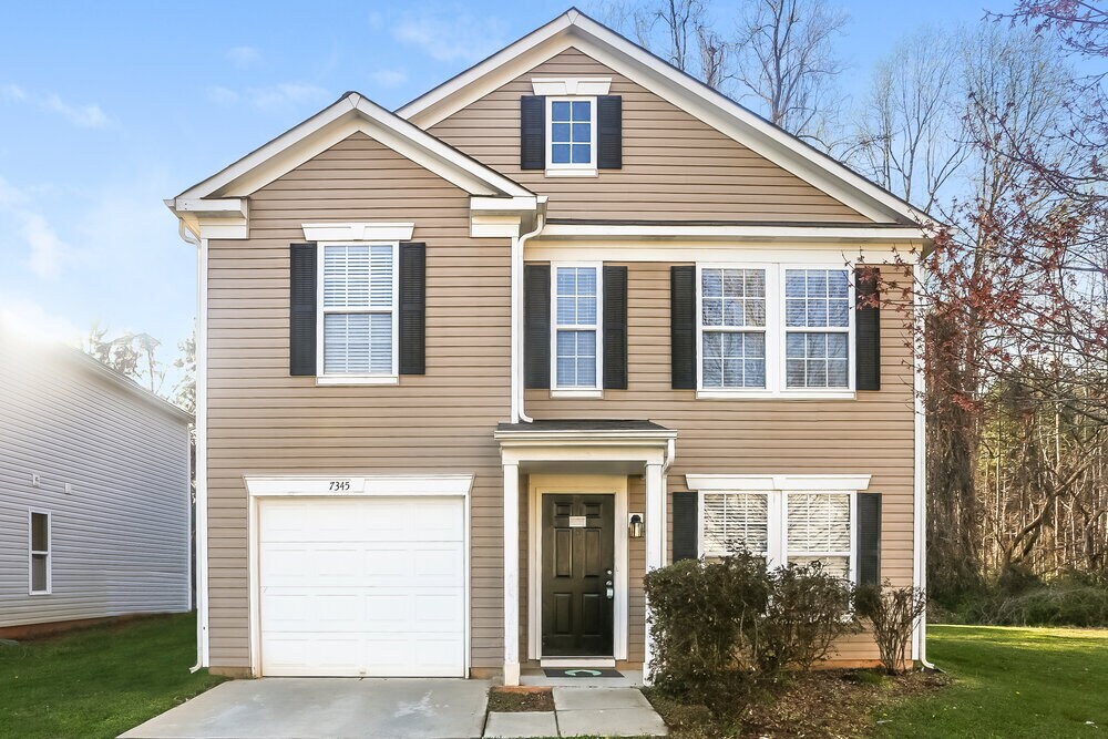 7345 Mitzi Deborah Dr in Charlotte, NC - Building Photo